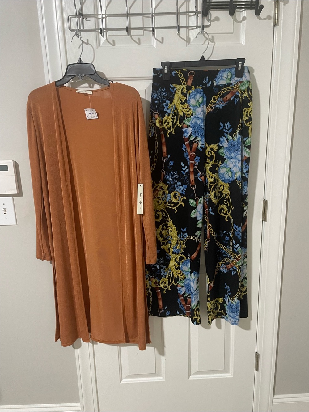 Rust Open-Front Cardigan & Black Floral Chain Print Pants Set medium